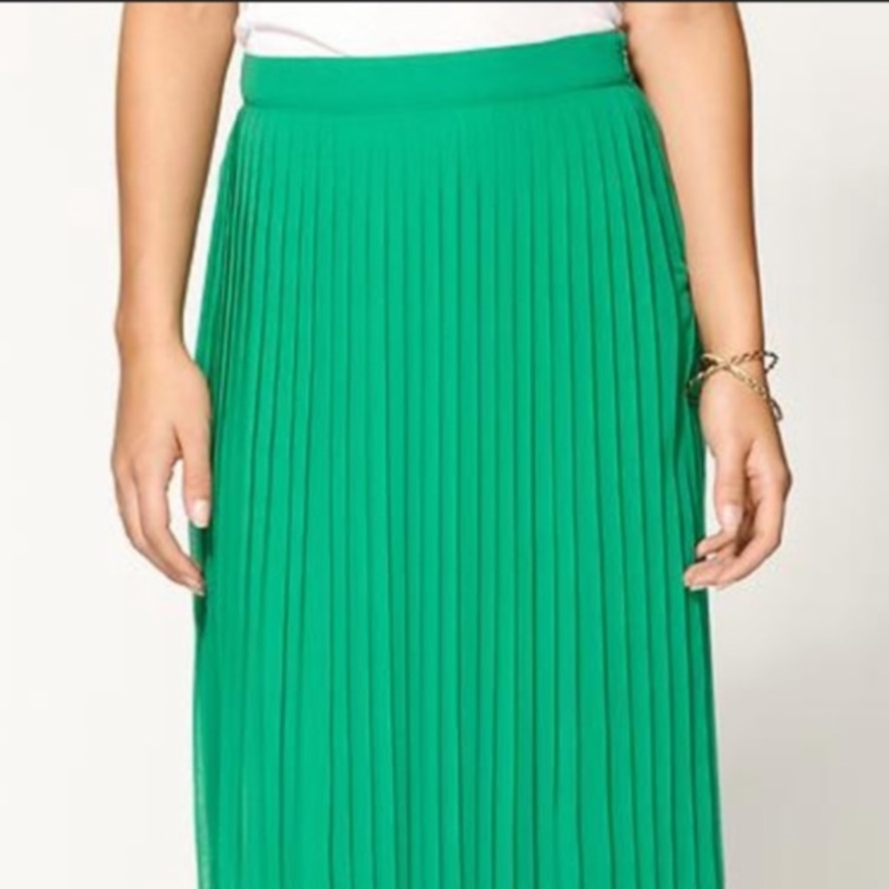 Sabine Pleated Skirt - size medium